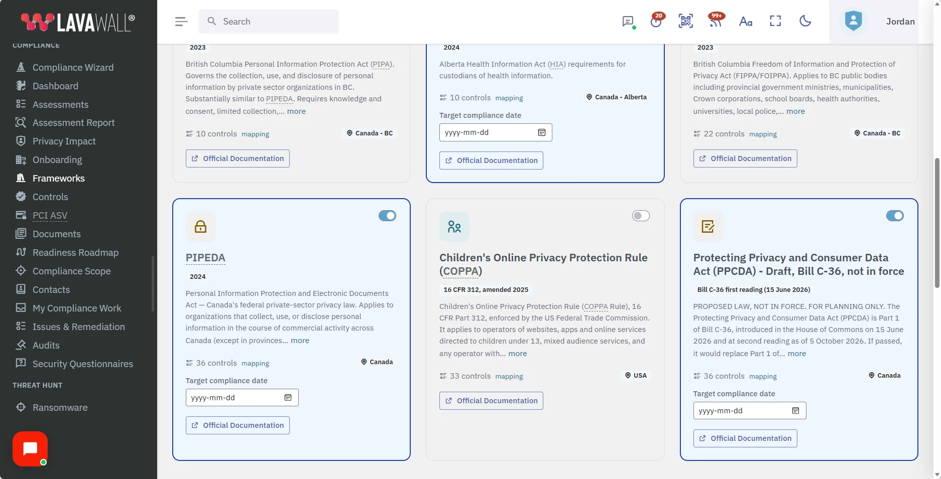 Cartes des cadres de référence sur la vie privée de la page Cadres de conformité : la LPRPDE et le projet de loi PPCDA activés, chacun avec une date cible de conformité, et la COPPA désactivée.